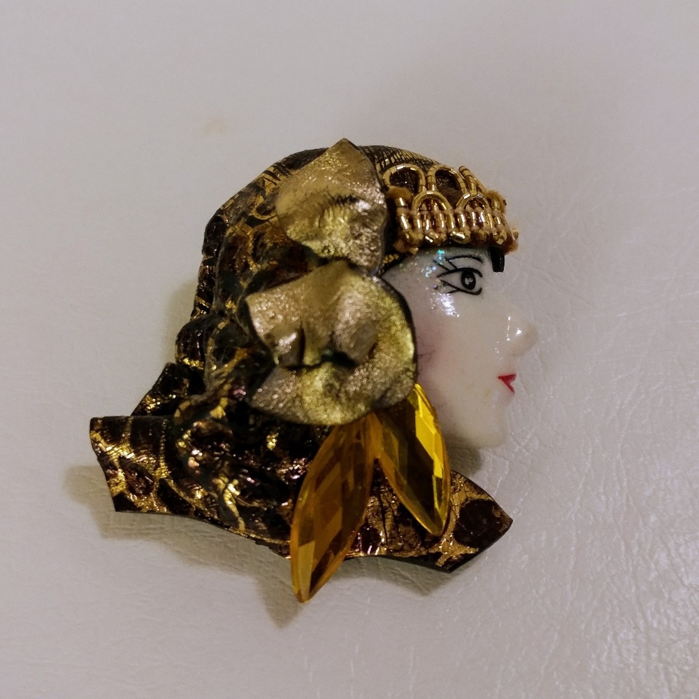 Vintage Resin Pin